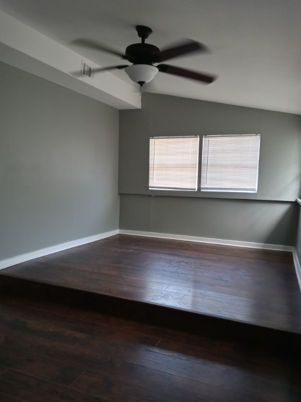 224 Holland Ave - Photo 3 of 8