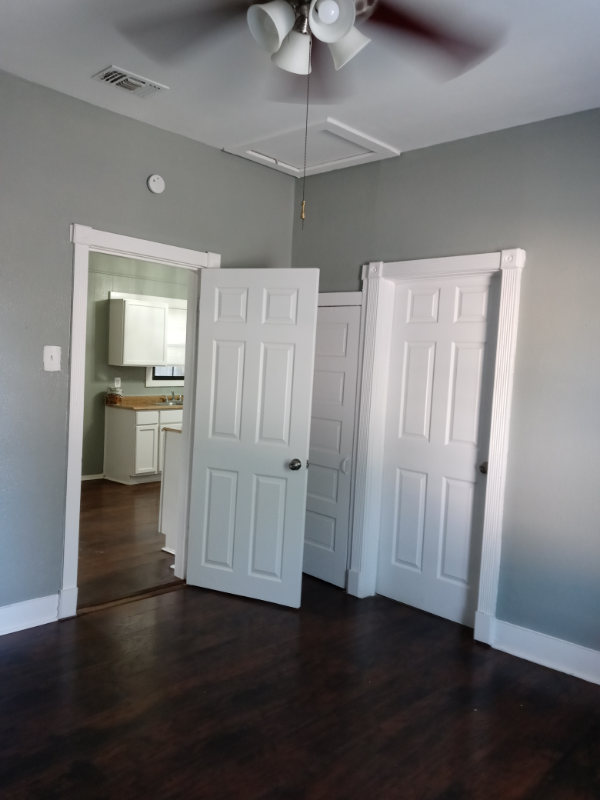 224 Holland Ave - Photo 4 of 8