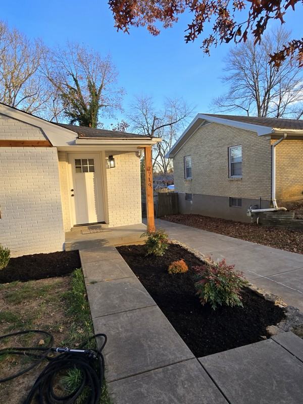 7719 Crestline Rd - Photo 3 of 29