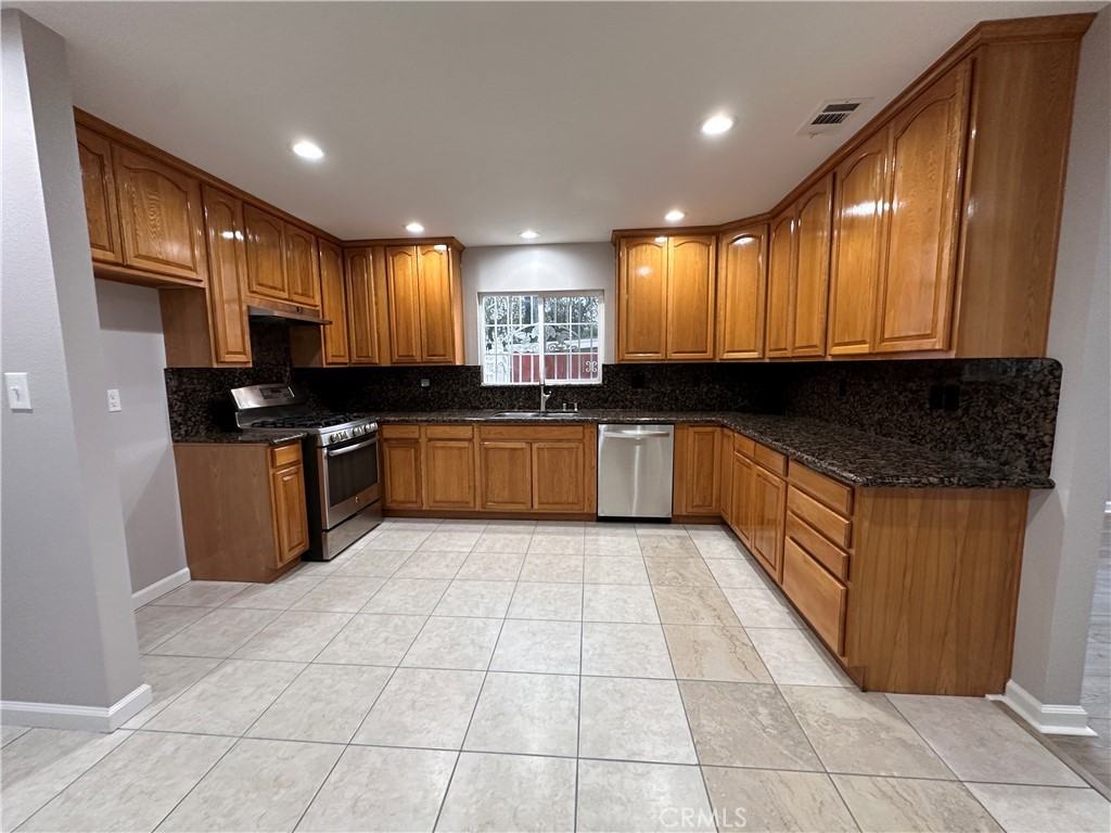 642 N 6th Ave #642 - Photo 2 of 24