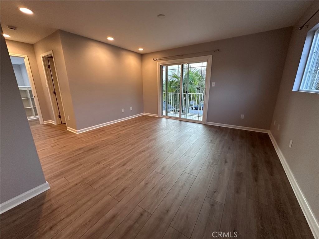 642 N 6th Ave #642 - Photo 4 of 24