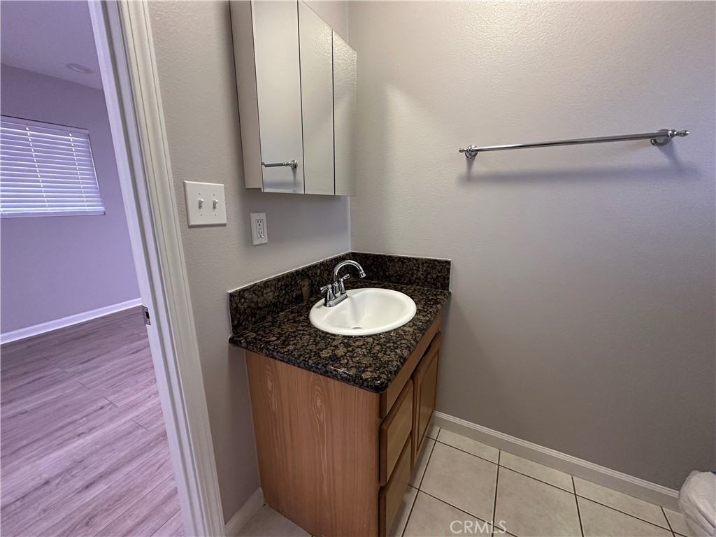 642 N 6th Ave #642 - Photo 6 of 24