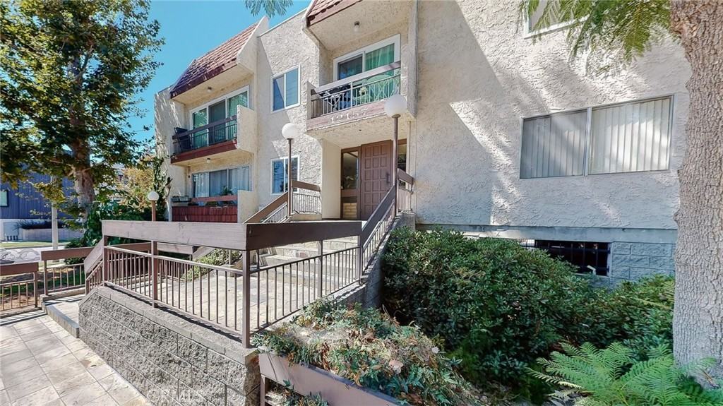 12157 Moorpark St #12157-202 - Photo 3 of 41