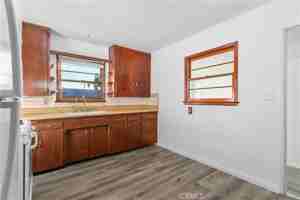 featured image of 725 Michigan Ave #725