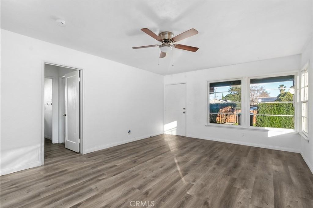 725 Michigan Ave #725 - Photo 2 of 20