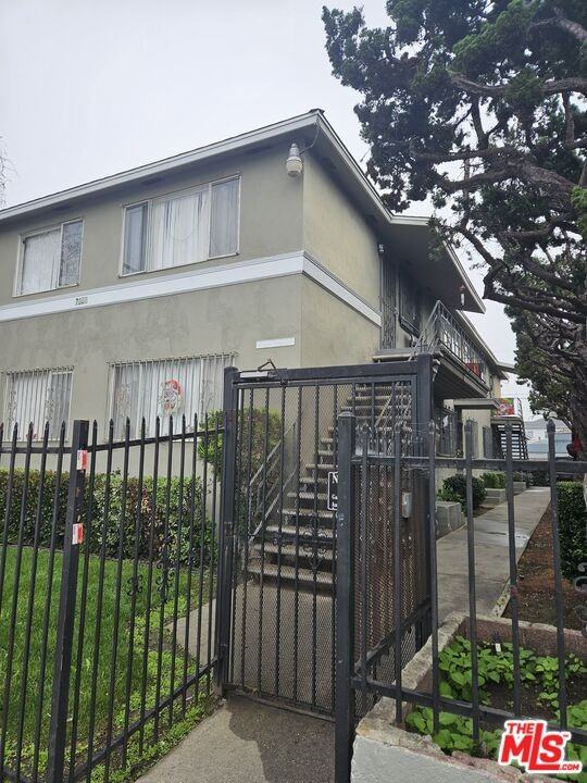 7906 S San Pedro St #7906-2 - Photo 2 of 13