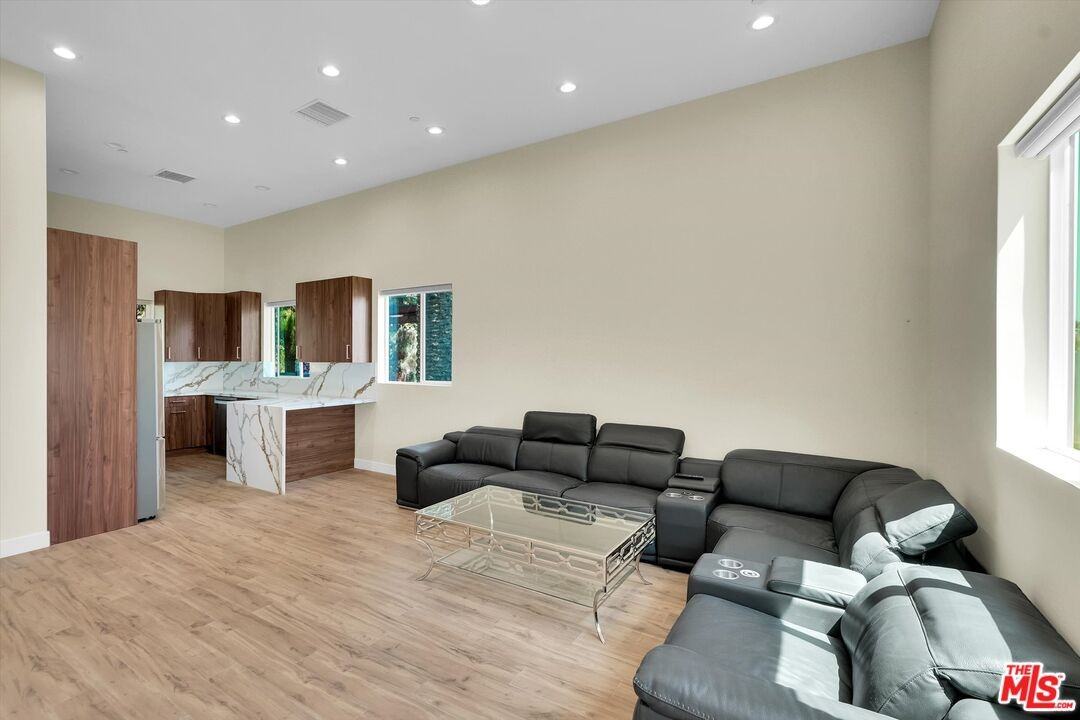 19545 San Jose St #19545