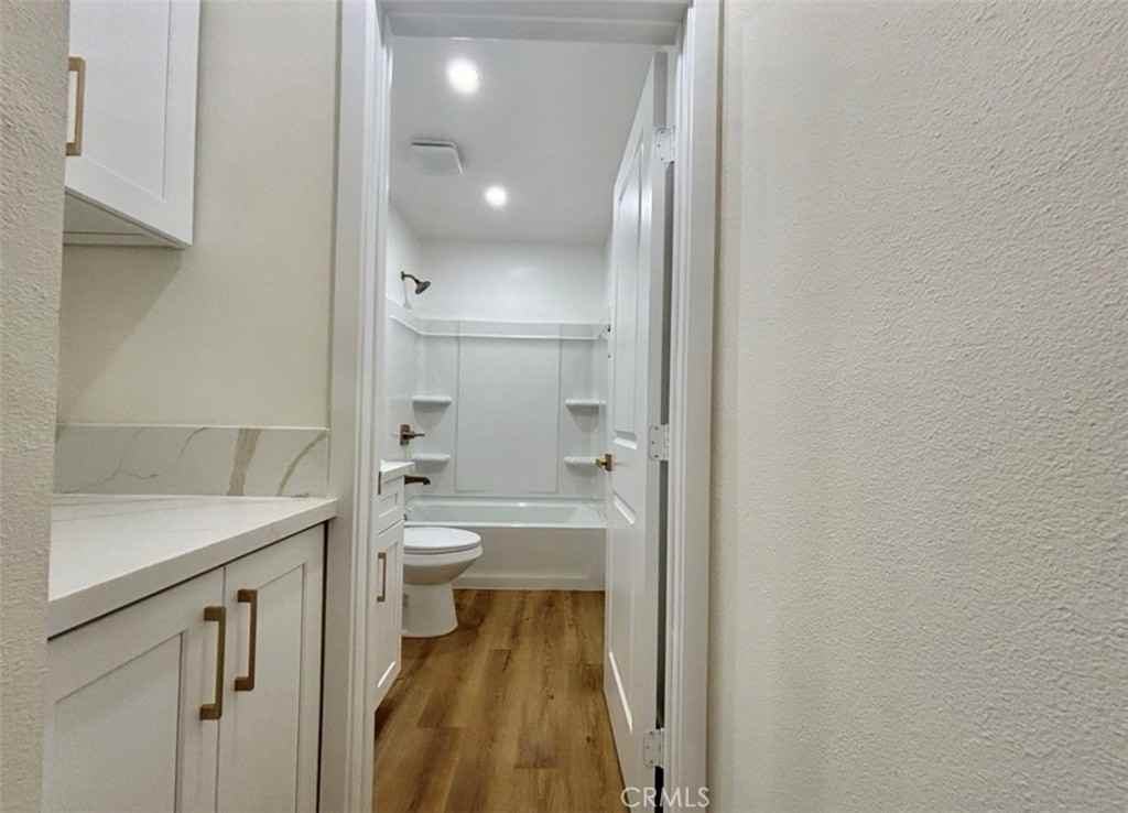 6210 Halstead Ave #6210B - Photo 7 of 23