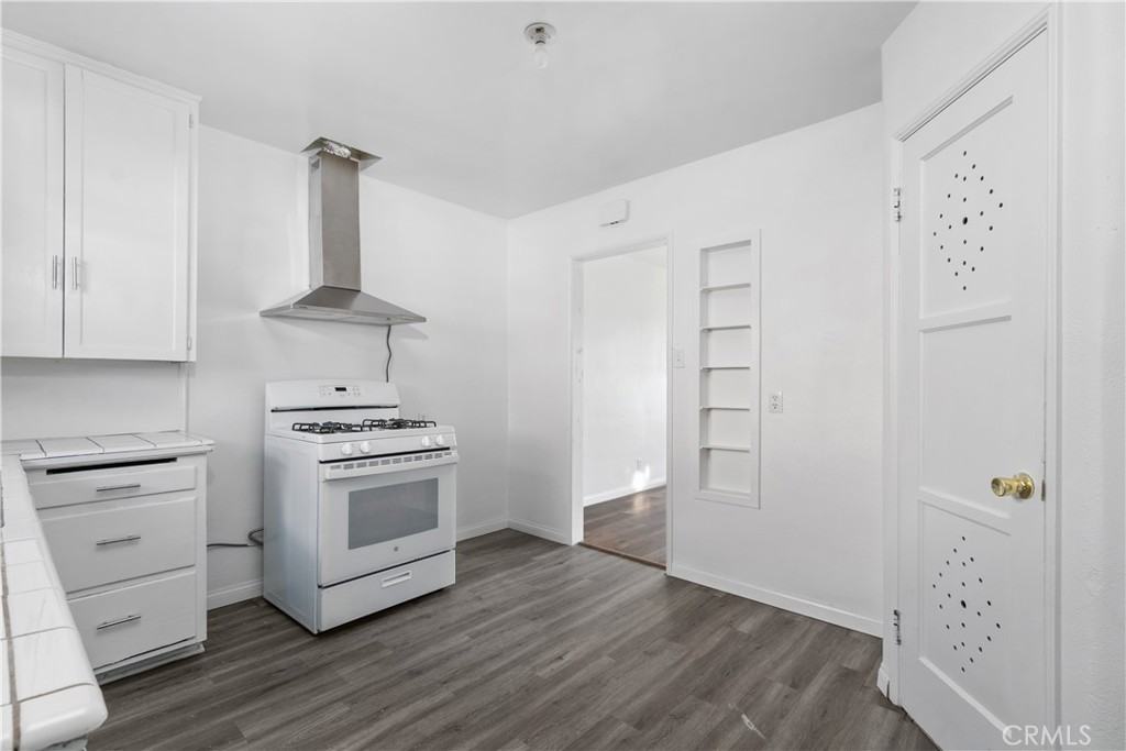 735 Michigan Ave #735 - Photo 2 of 19