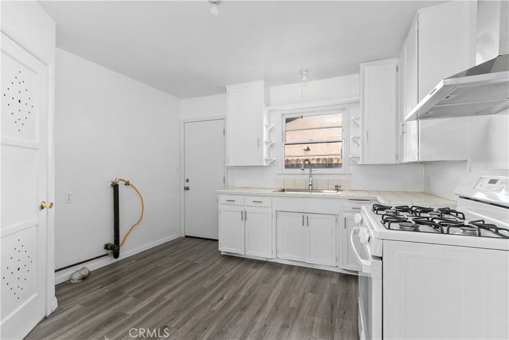 735 Michigan Ave #735 - Photo 4 of 19