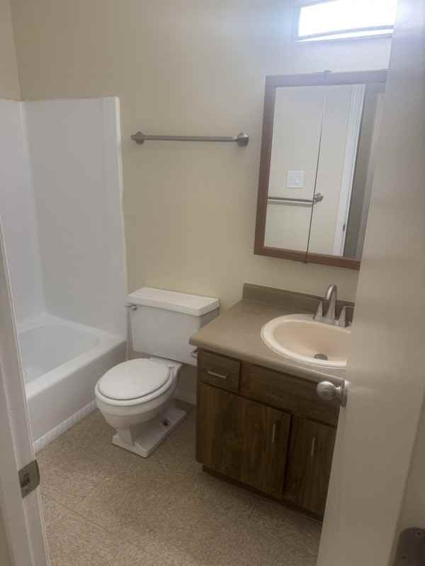 1326 San Pedro Dr Se #D - Photo 2 of 9