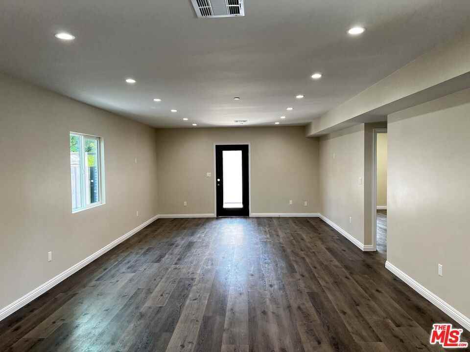 5062 Topanga Canyon Blvd #5062-2 - Photo 5 of 10