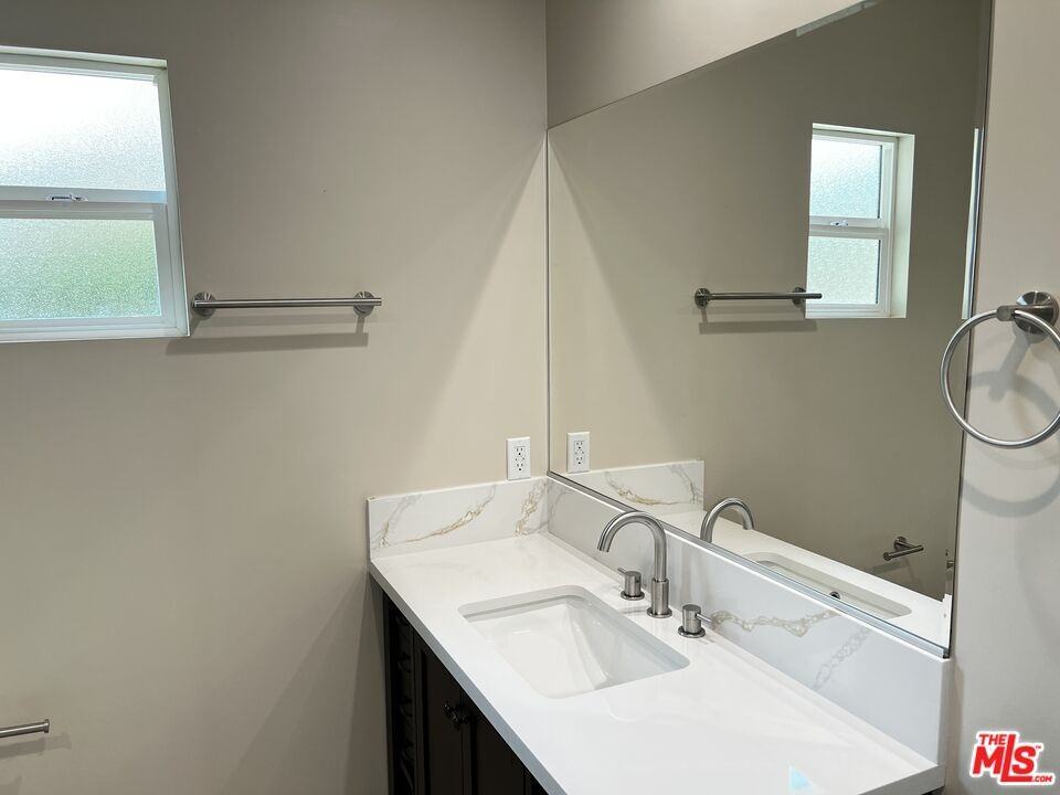 5062 Topanga Canyon Blvd #5062-2 - Photo 7 of 10