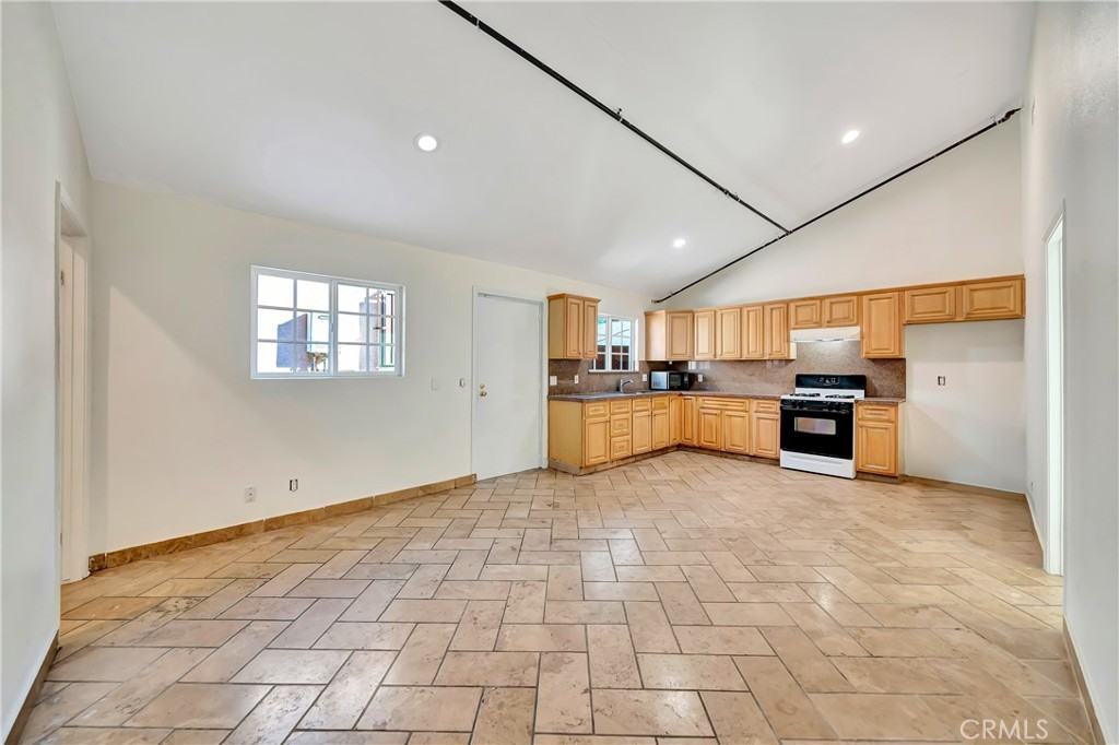 6933 Amigo Ave #6933 - Photo 3 of 27