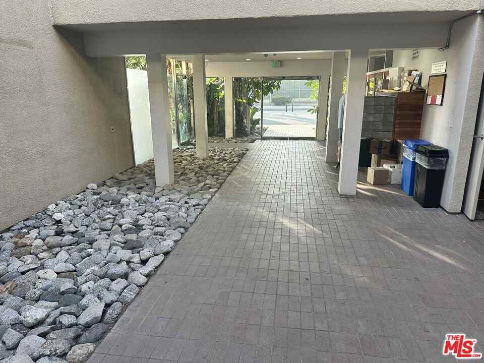 330 S Barrington Ave #330-307 - Photo 4 of 15