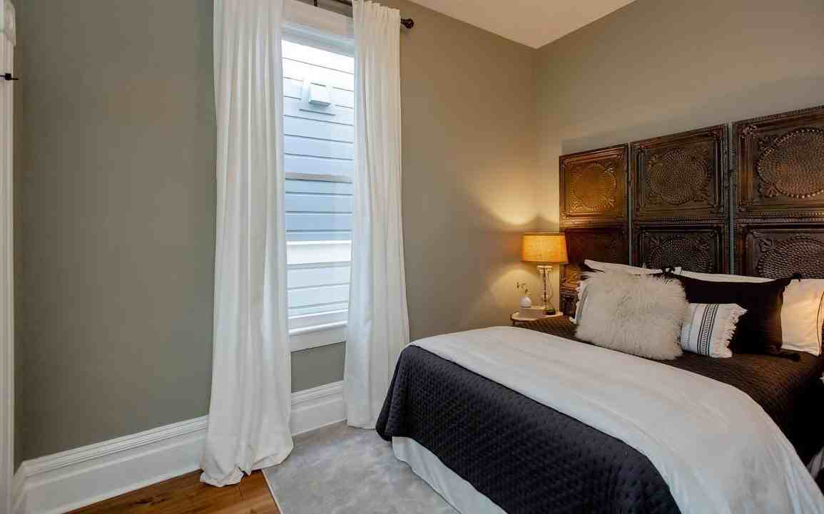 2253 Clinton Ave - Photo 2 of 12