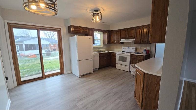 432 Hickory Ln - Photo 3 of 16