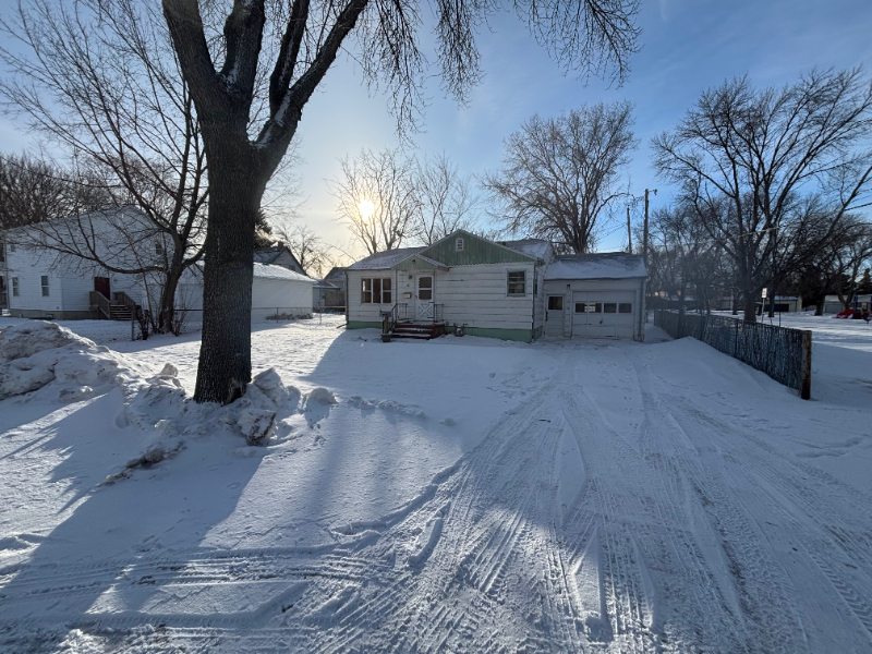 611 2nd Ave S - Photo 2 of 14