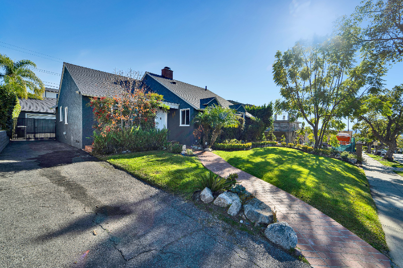 900 Bethany Rd - Photo 5 of 30