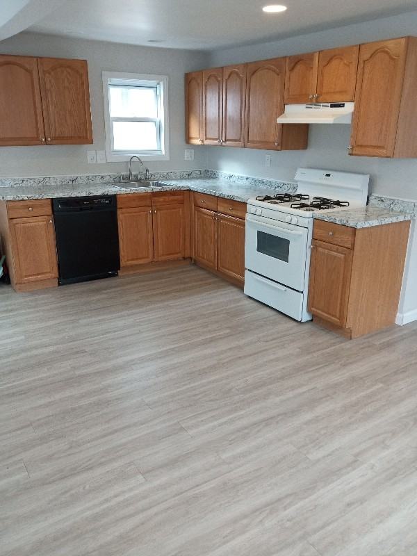 249 E Merrimack St #2ndFL - Photo 6 of 10