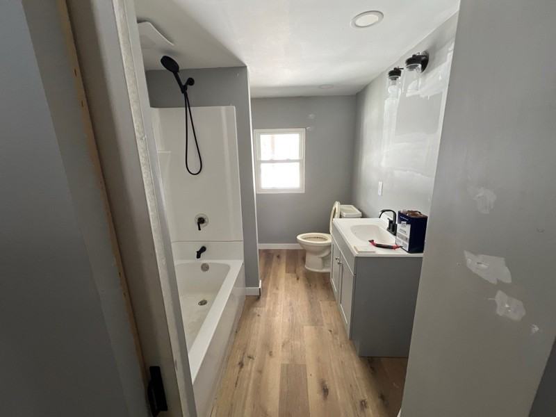 383 Stewart Rd N - Photo 3 of 10