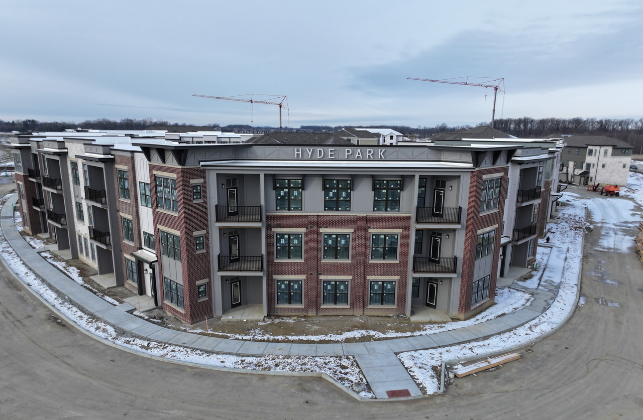 13957 Royal Park Drive - Photo 2 of 12