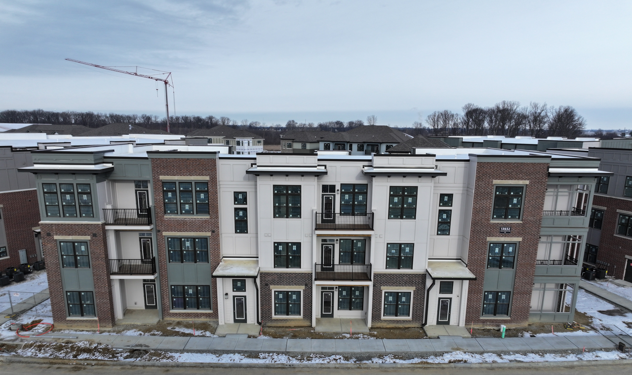 13957 Royal Park Drive - Photo 3 of 12