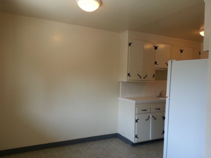 914 College Dr #7 - Photo 2 of 6