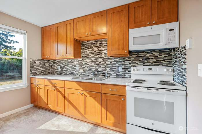 1504 1506 110Th St. S. Tacoma, Wa - Photo 3 of 19