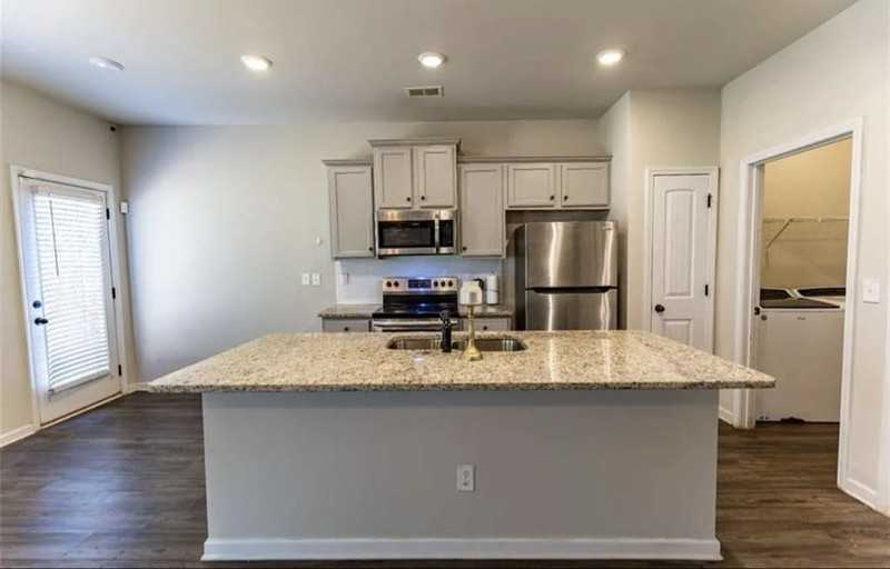 1028 Mcconaughy Ct - Photo 2 of 12