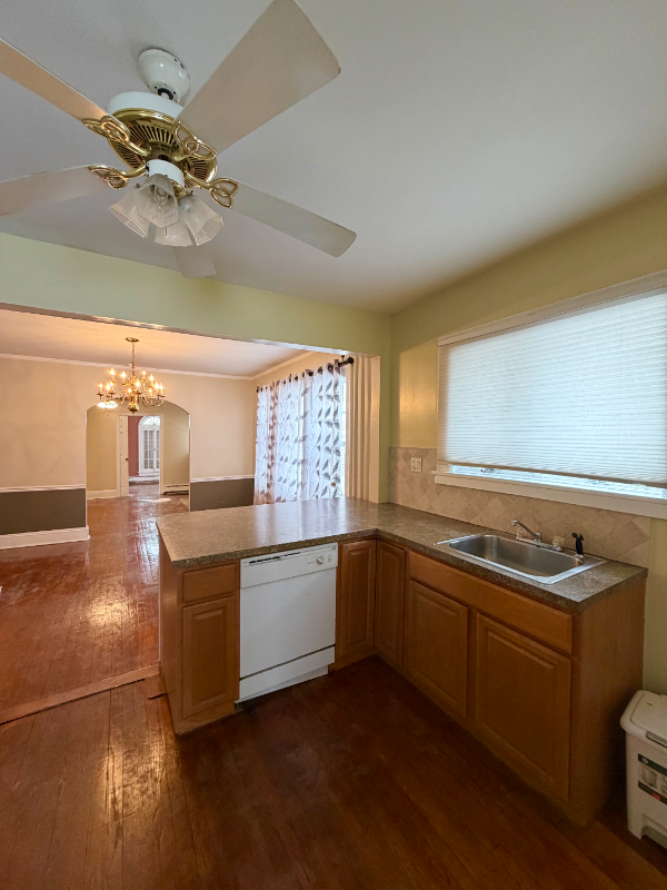 715 Western Ave #1 - Photo 3 of 10