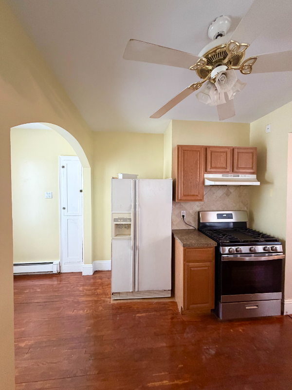 715 Western Ave #1 - Photo 4 of 10