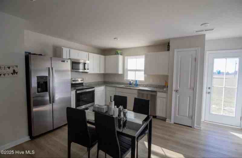 8950 Shallow Creek Trl - Photo 3 of 20