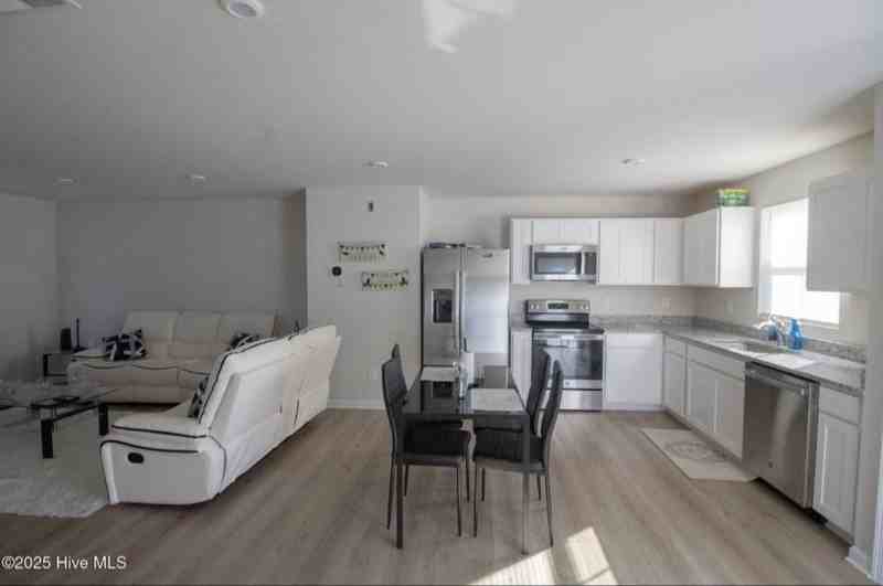 8950 Shallow Creek Trl - Photo 5 of 20