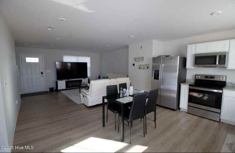 8950 Shallow Creek Trl - Photo 6 of 20