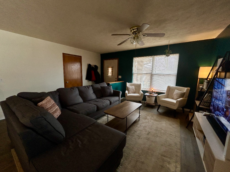 1736 S 10th Ave #1736 - Photo 3 of 17