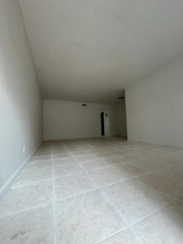 2506 Pierce St #3B - Photo 2 of 6