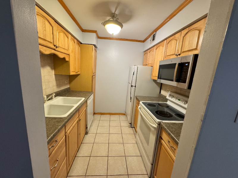 6139 Knoll Wood Rd - Photo 2 of 8