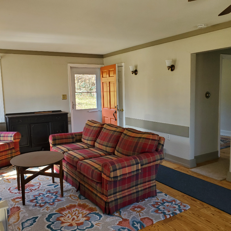 1098 Creek Rd - Photo 2 of 7