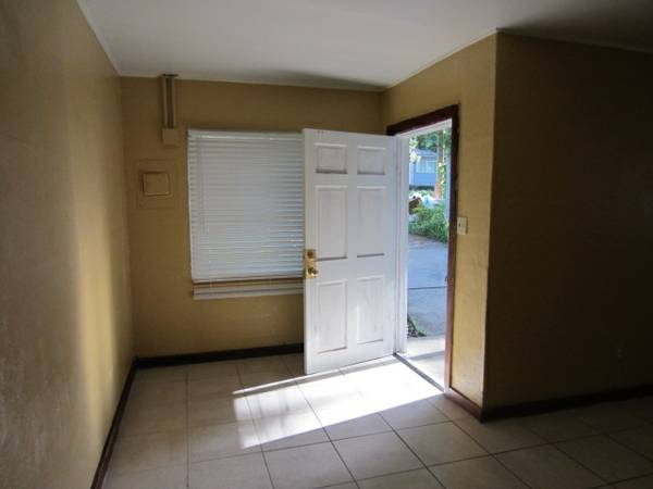 725 Efferson St - Photo 3 of 15