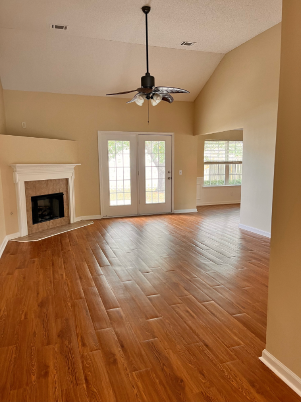 232 Pampas Dr - Photo 3 of 12