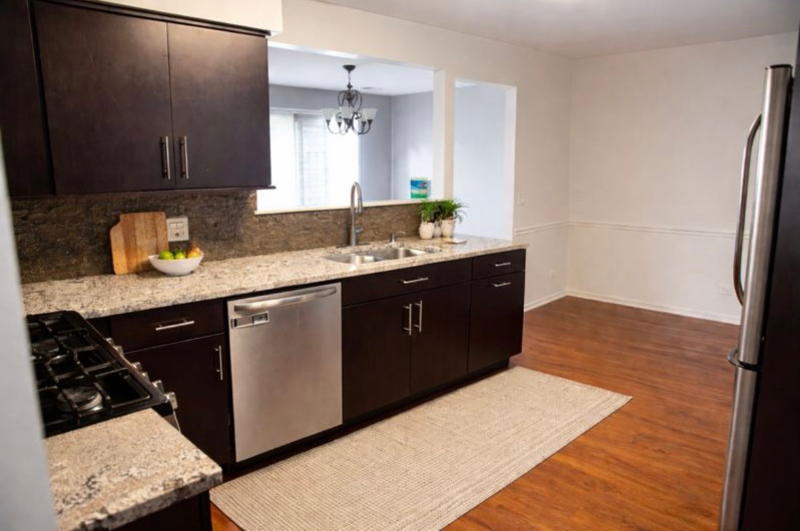 725 Hamilton Cir - Photo 3 of 11