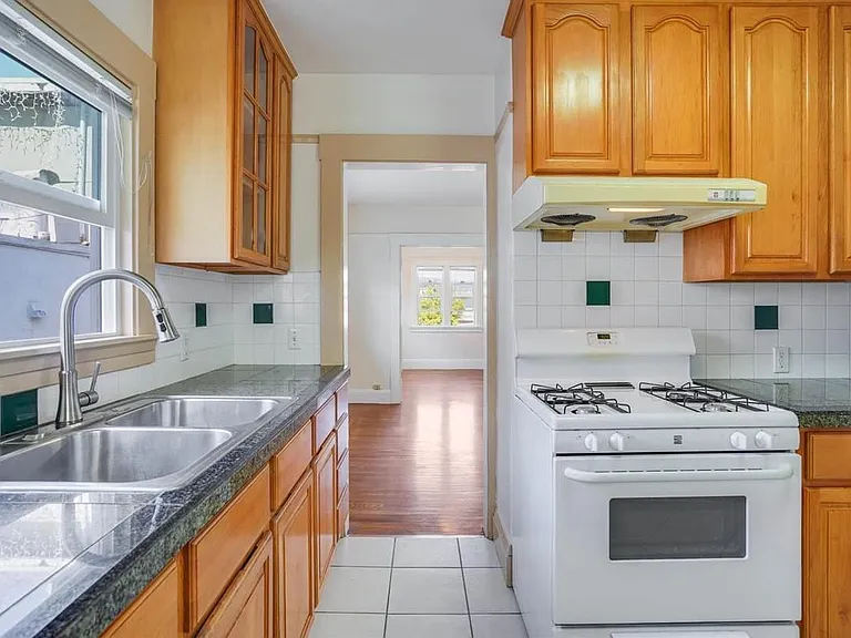 315 E 15th St #319 - Photo 2 of 10