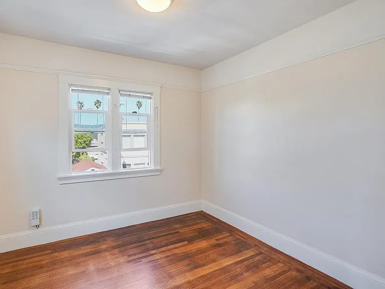 315 E 15th St #319 - Photo 6 of 10