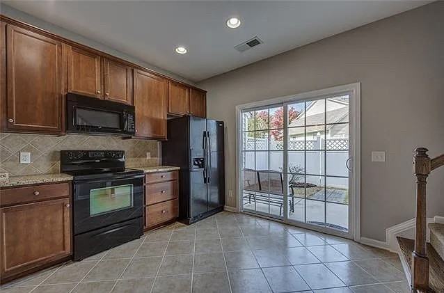 217 Spring Gardens Dr - Photo 4 of 8