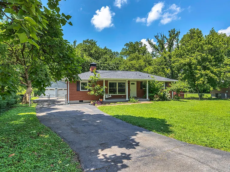 457 Ewing Ln - Photo 2 of 19