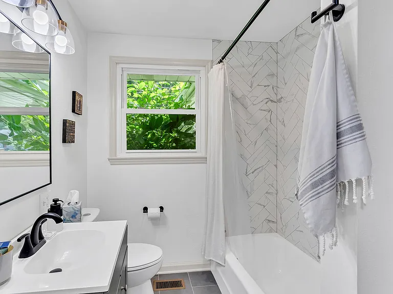 457 Ewing Ln - Photo 5 of 19