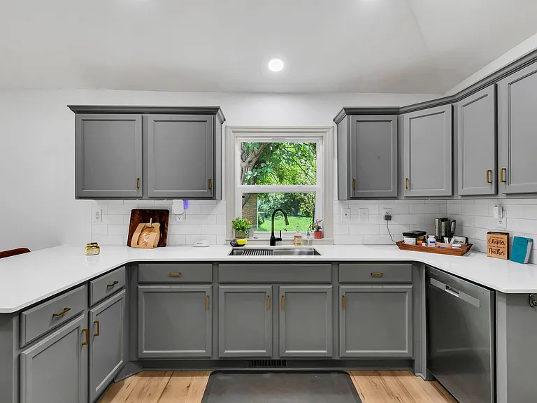 457 Ewing Ln - Photo 6 of 19