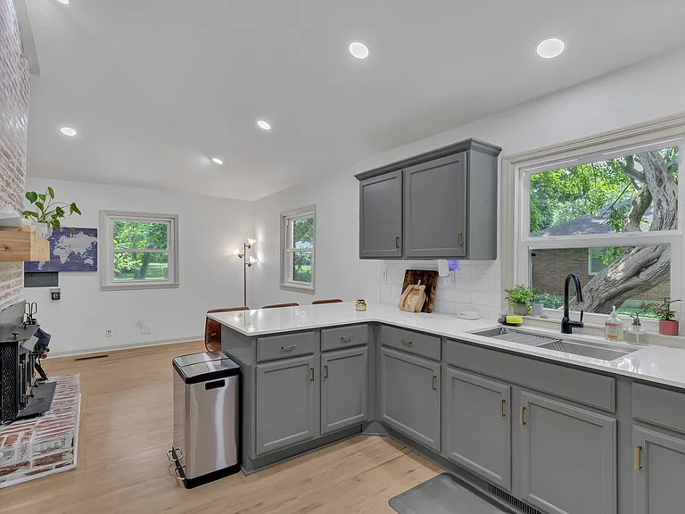 457 Ewing Ln - Photo 7 of 19