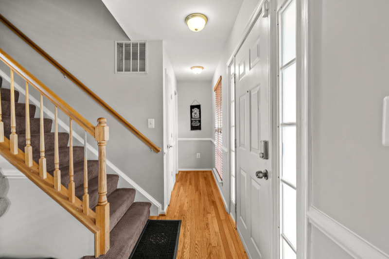 13810 Mapledale Ave - Photo 3 of 20